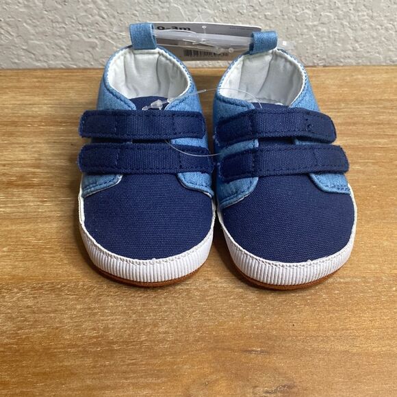 New Carters Baby Blue two tone denim crib Shoes 0-3 months Velcro closure - Picture 1 of 4